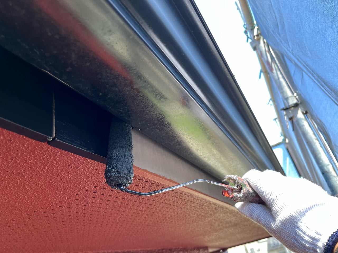 仕上げ塗装1回目です。