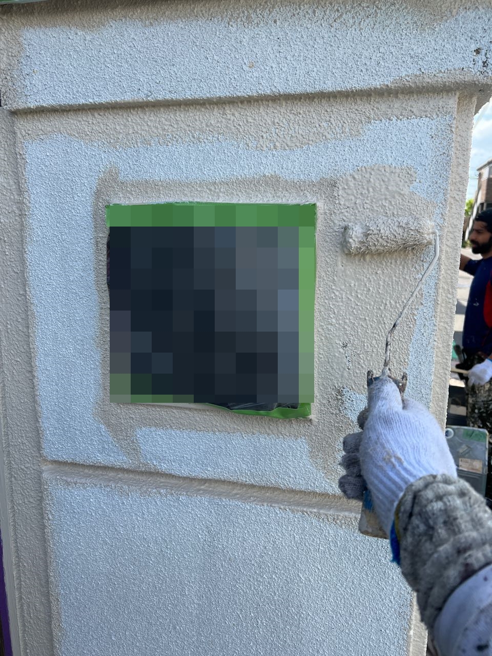 仕上げ塗装1回目です。