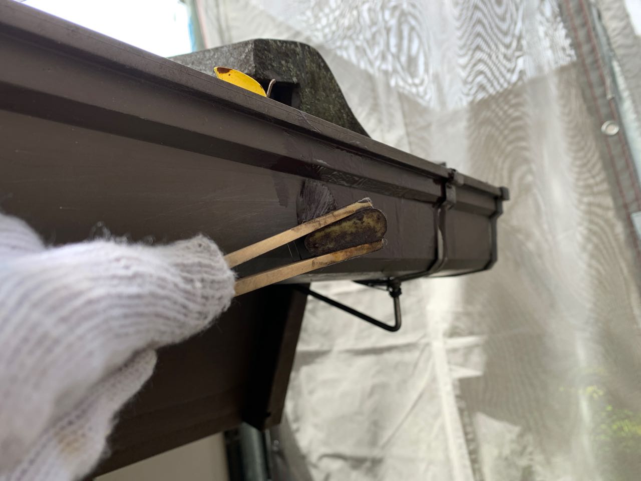 仕上げ塗装1回目です。