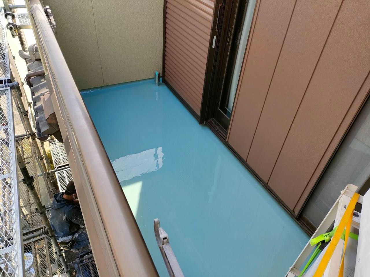 ウレタン防水塗布1回目。
