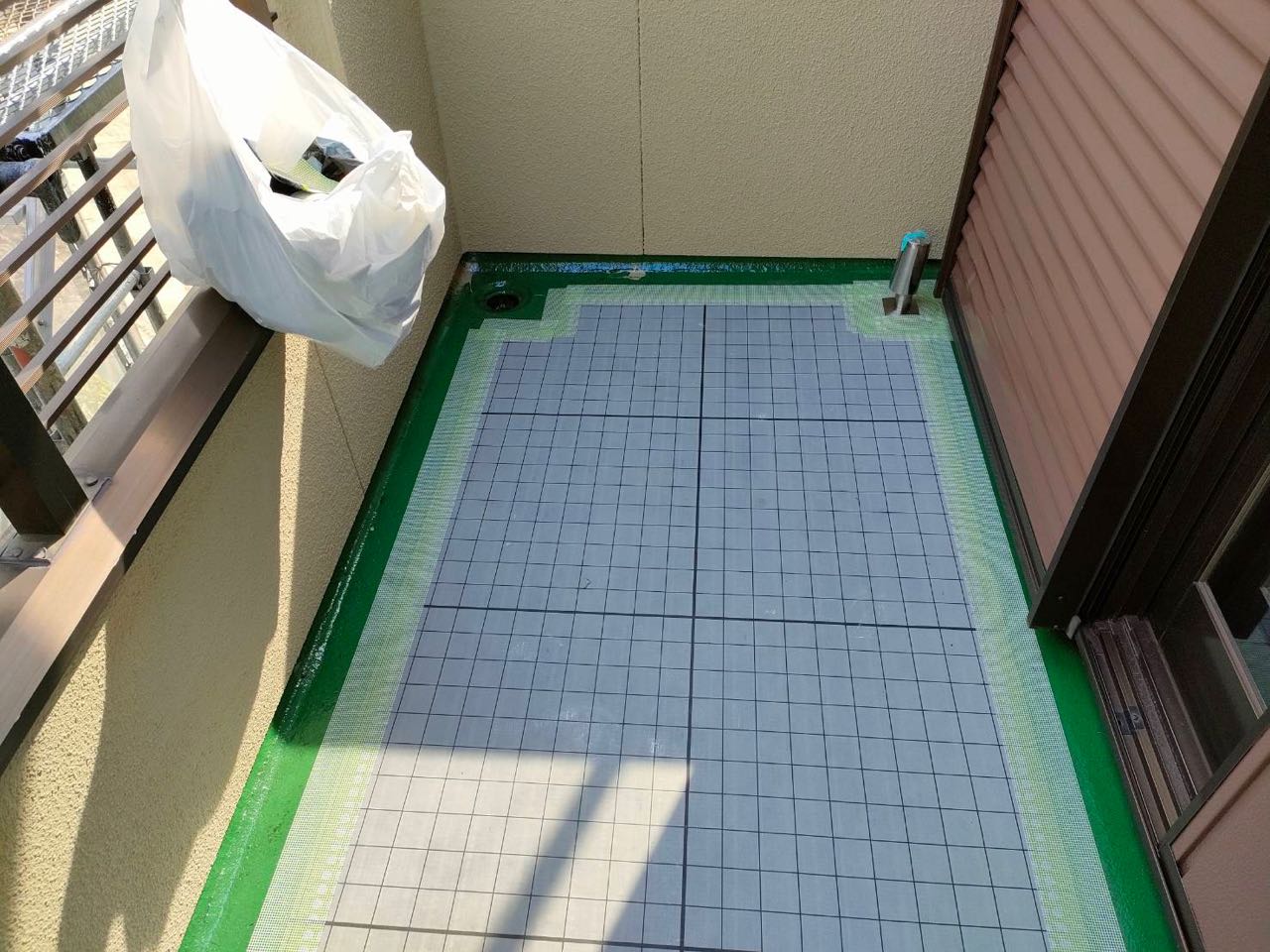 メッシュを貼り強度を上げます。