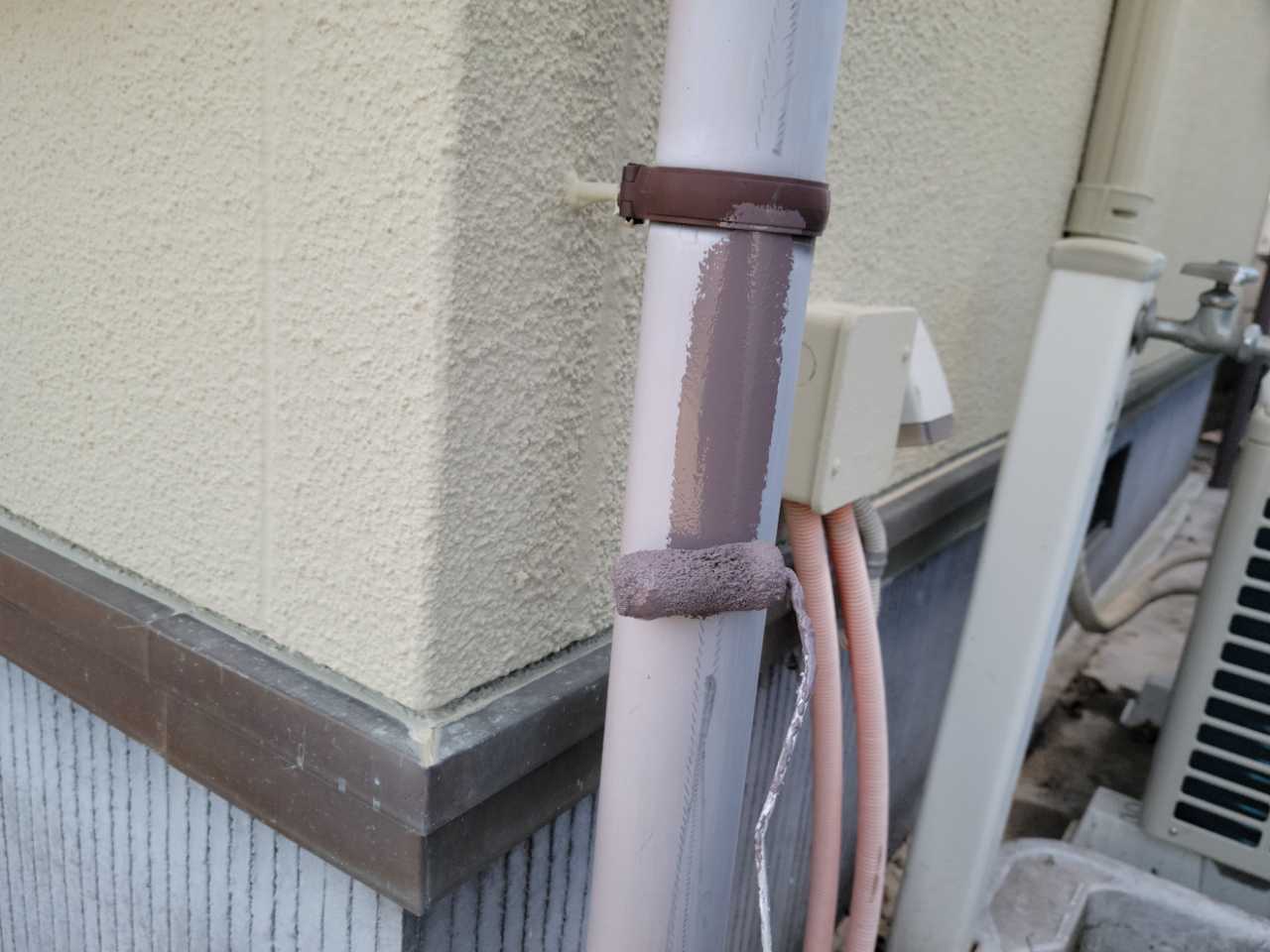 仕上げ塗装1回目です。