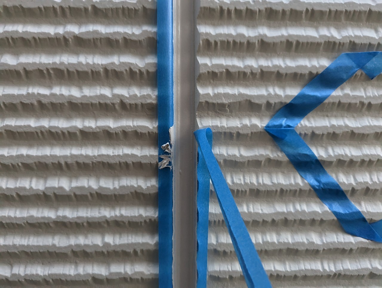 マスキングを剥がします。