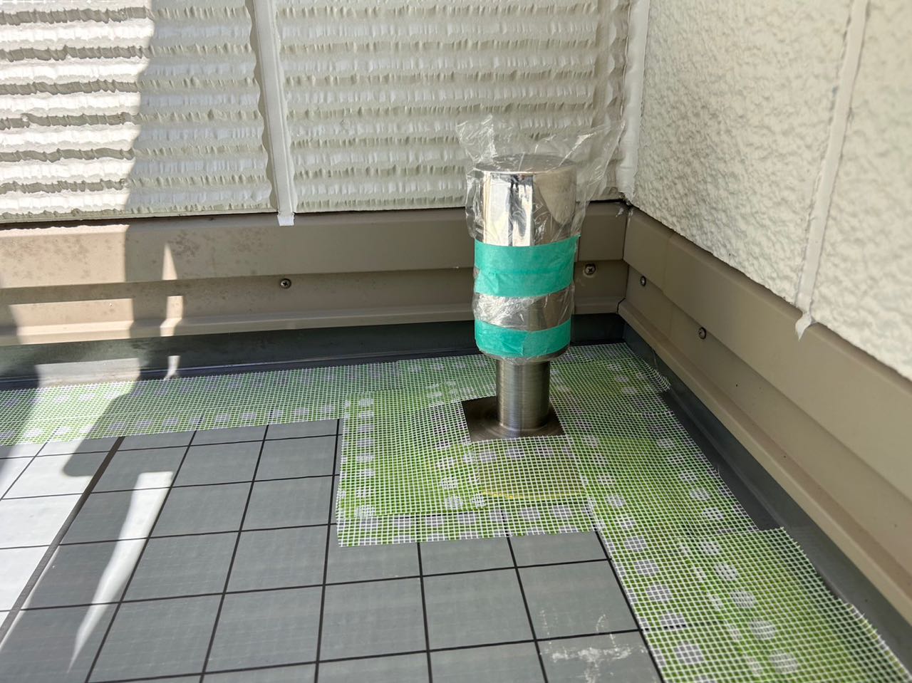 脱気筒を取付けます。