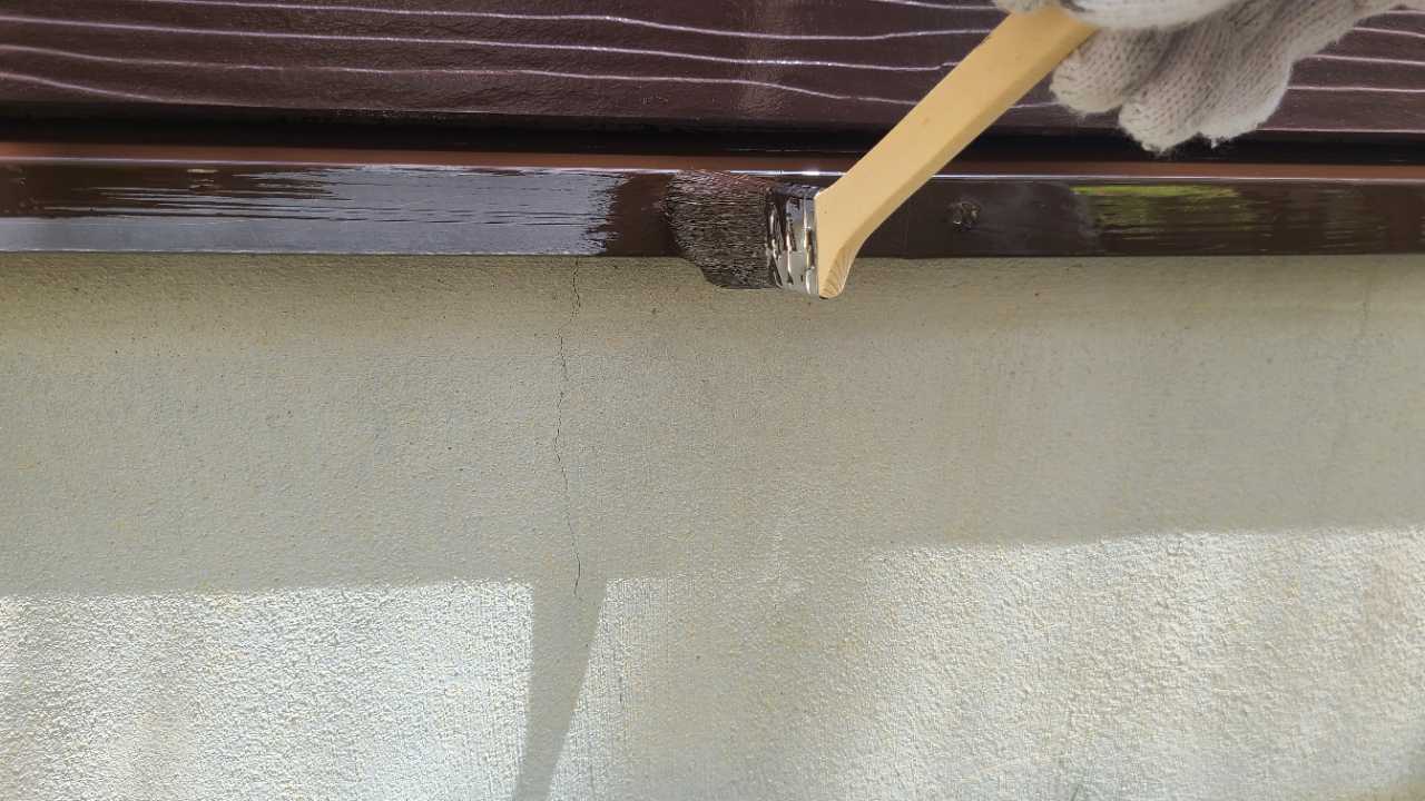 仕上げ塗装1回目です。
