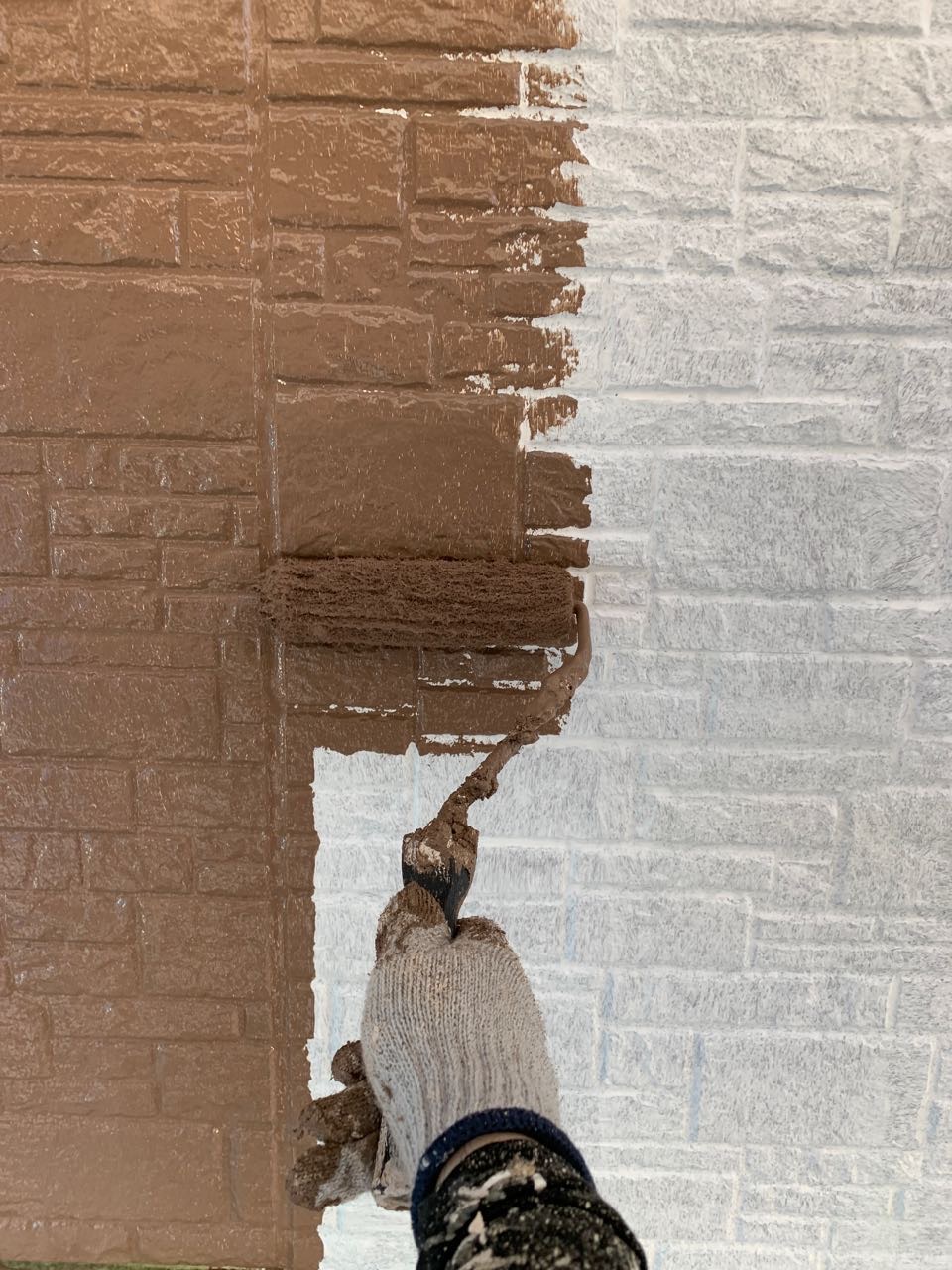 仕上げ塗装1回目です。