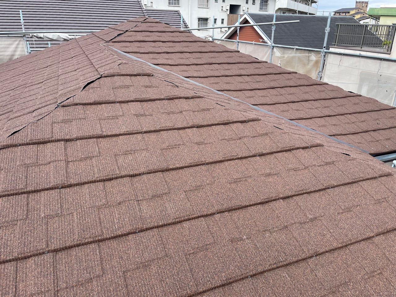 屋根材取り付けです。