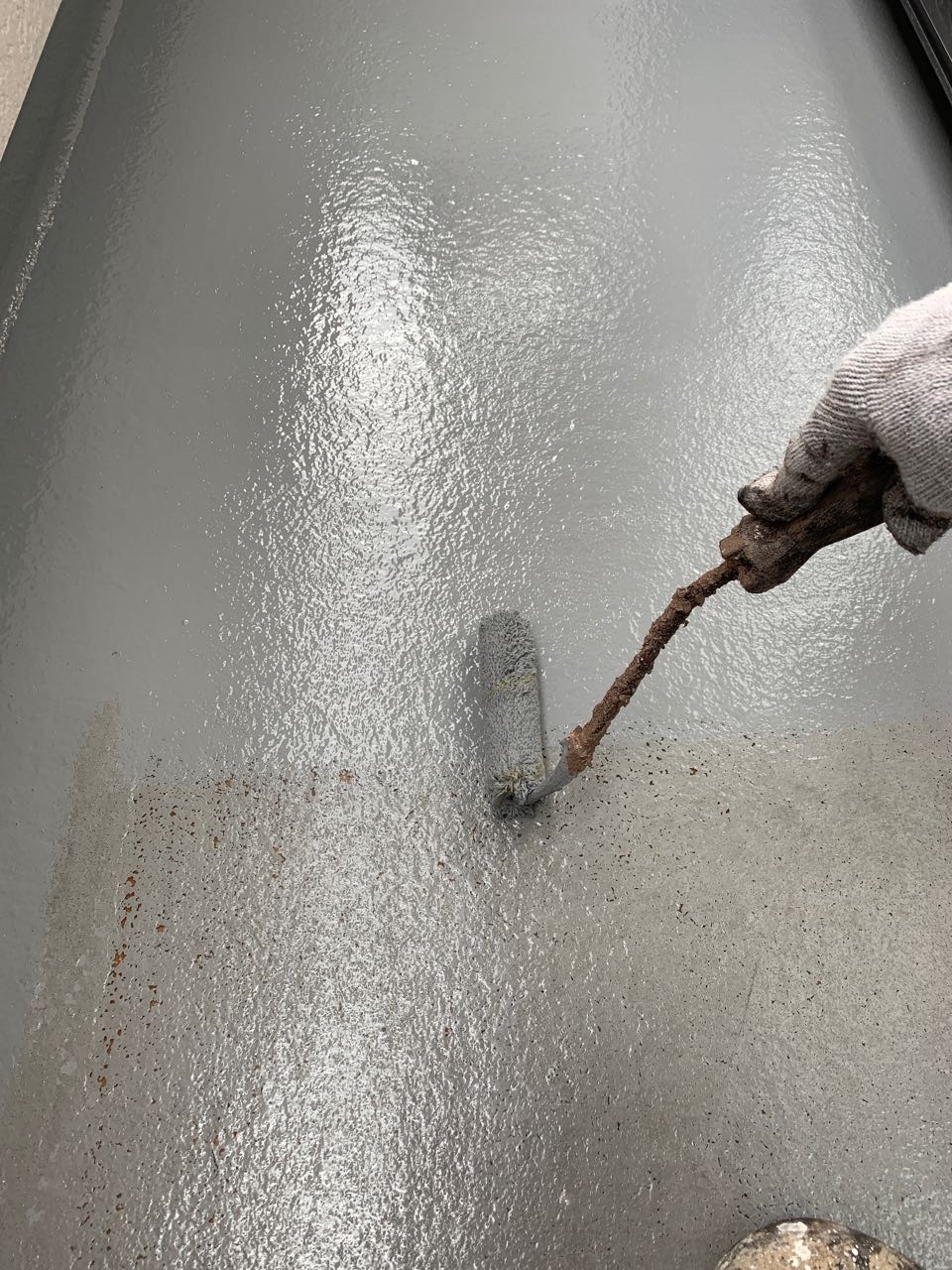 ウレタン防水塗布1回目。