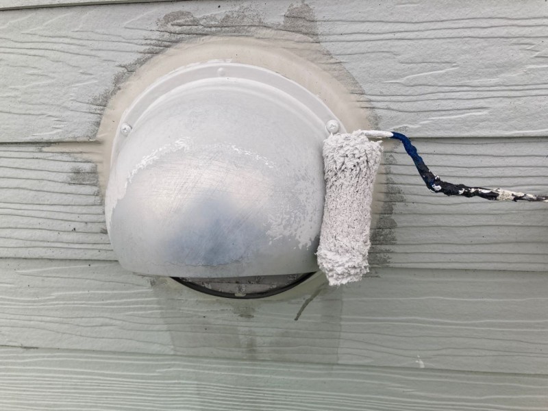 仕上げ塗装1回目です。