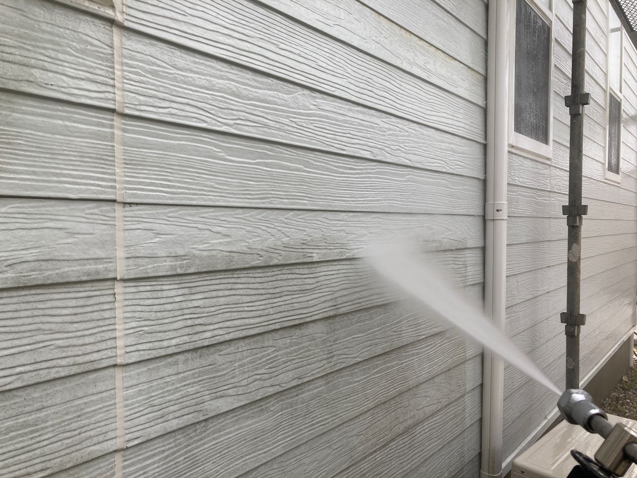 高圧洗浄します。