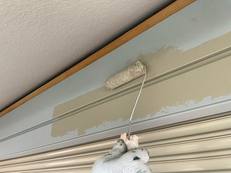 仕上げ塗装1回目です。