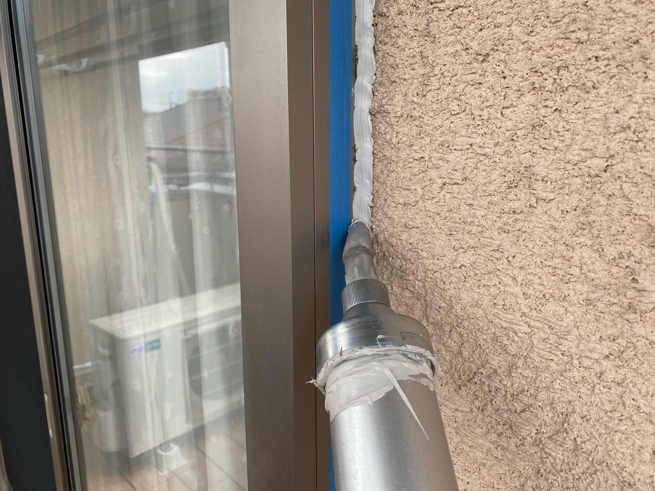 コーキング充填します。