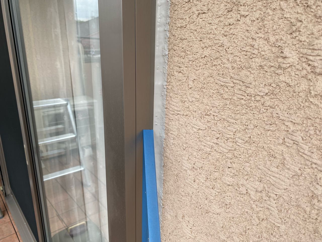 マスキングを剥がします。