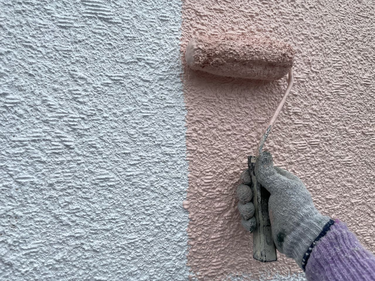 仕上げ塗装1回目です。