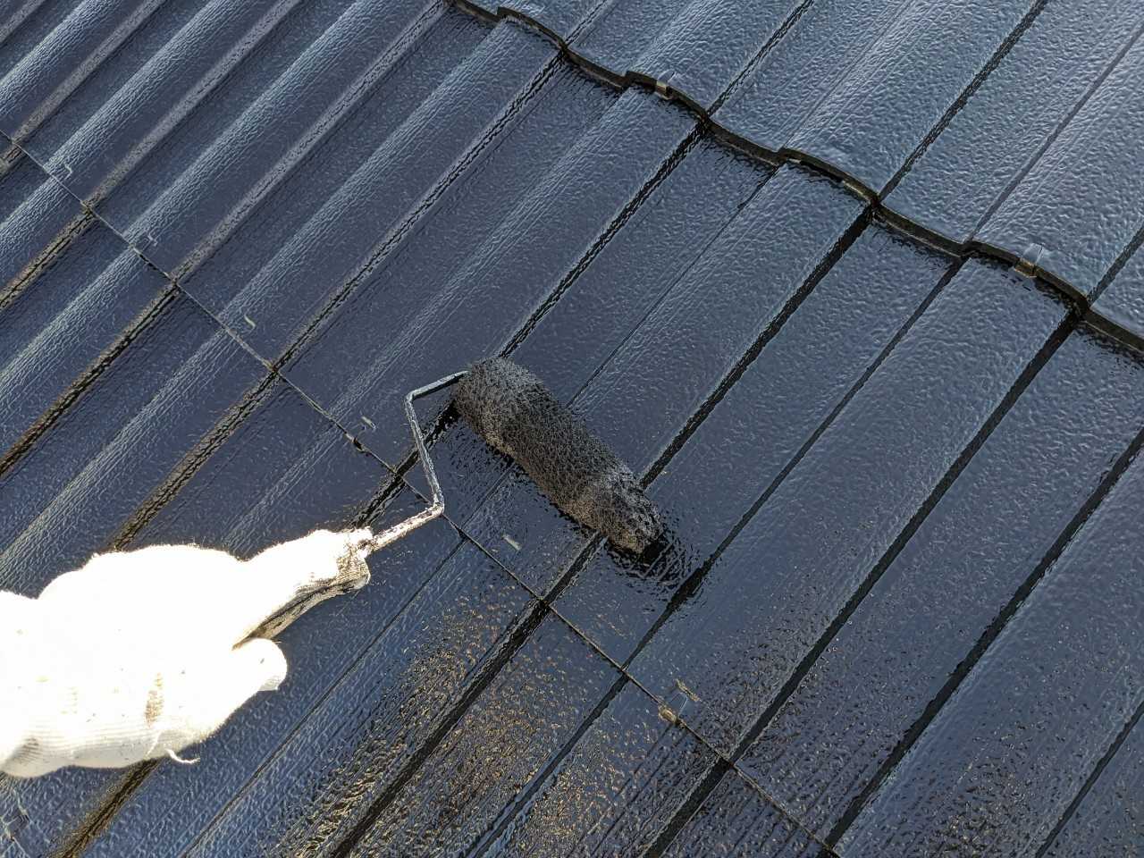 仕上げ塗装1回目です。