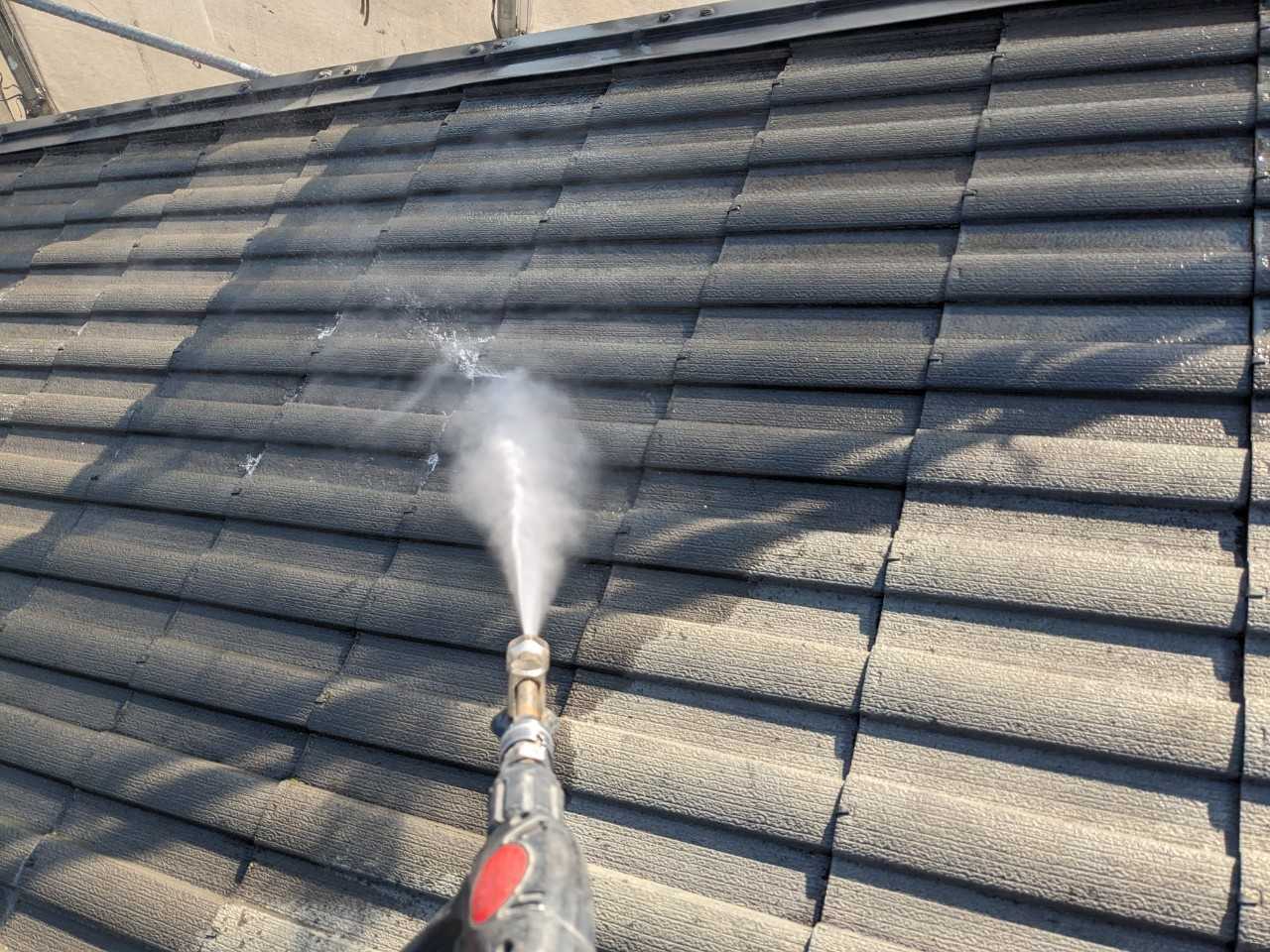 高圧洗浄します。