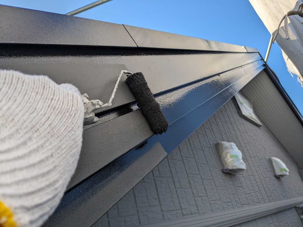 仕上げ塗装1回目です。