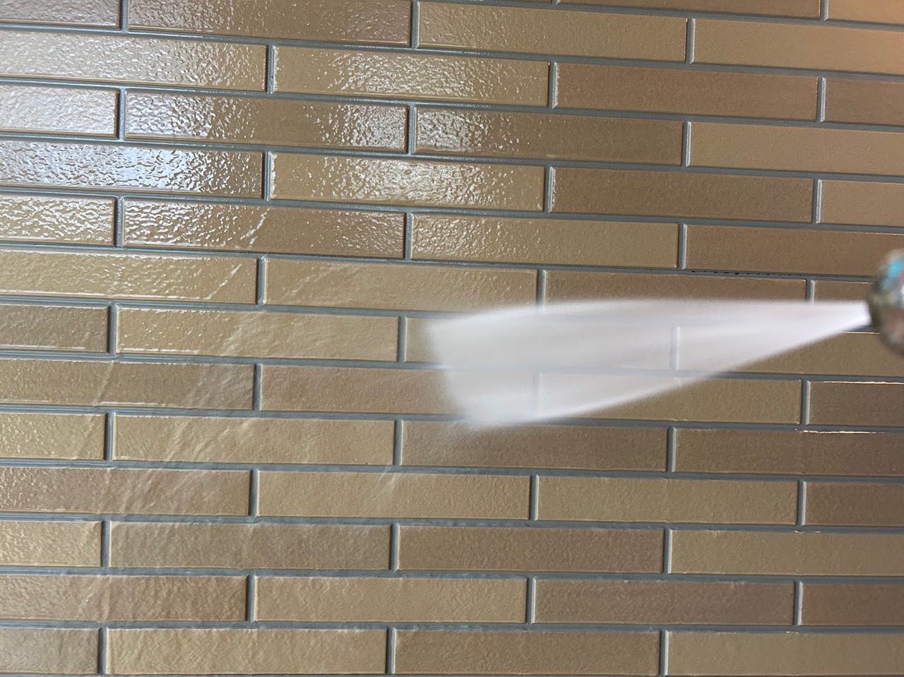 高圧洗浄します。