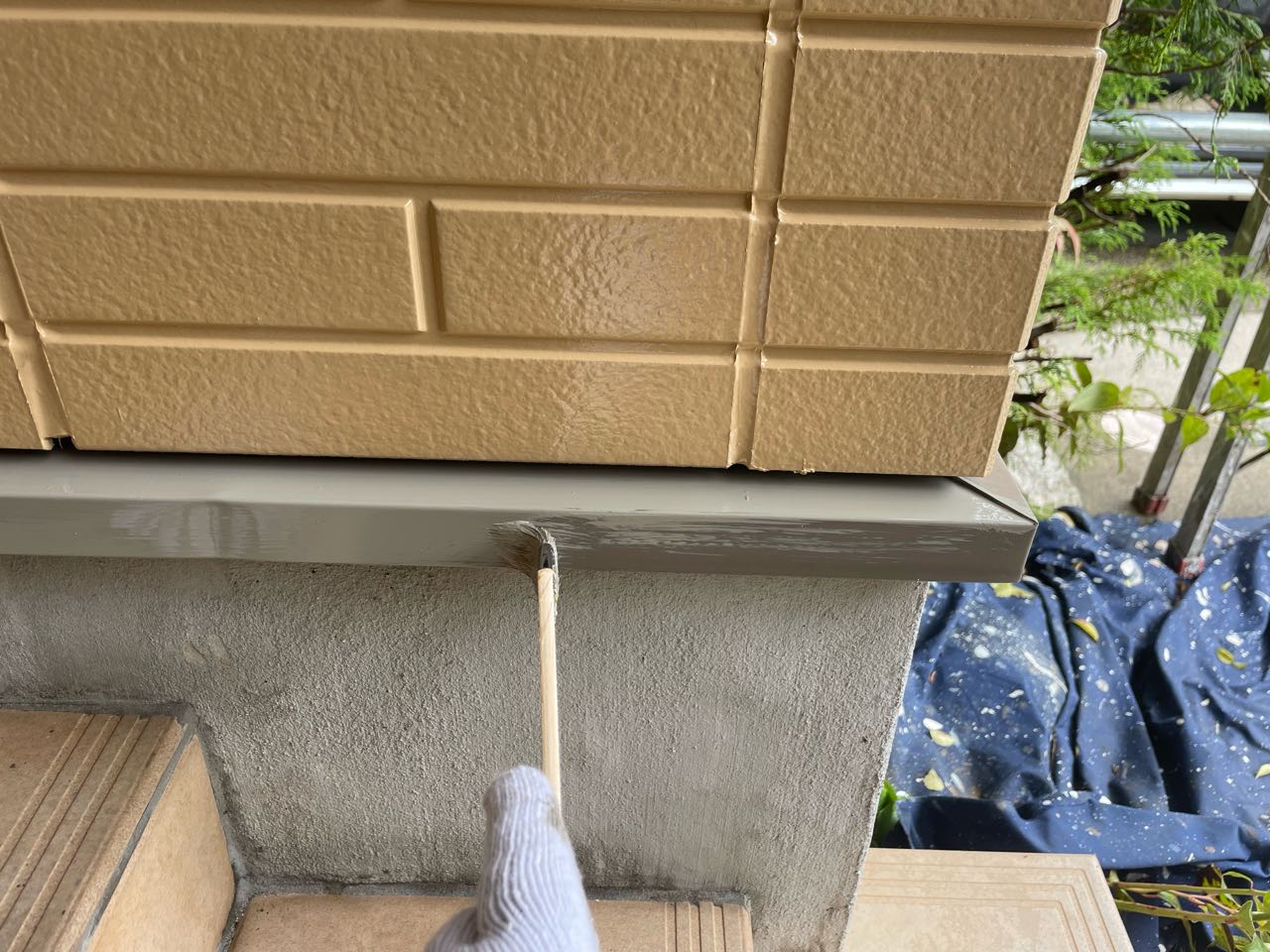 仕上げ塗装1回目です。