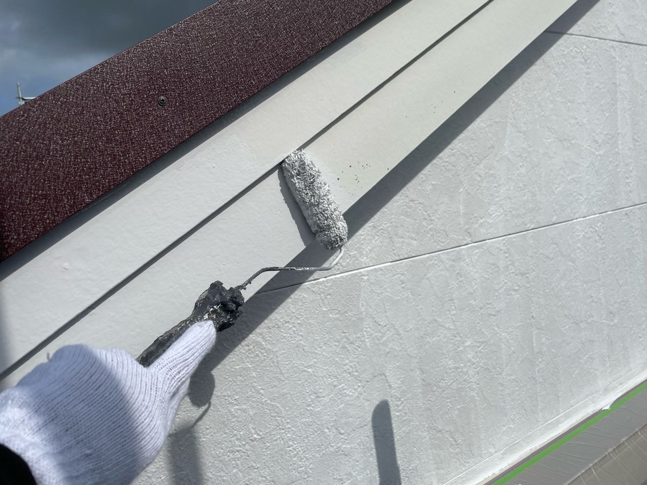 仕上げ塗装1回目です。