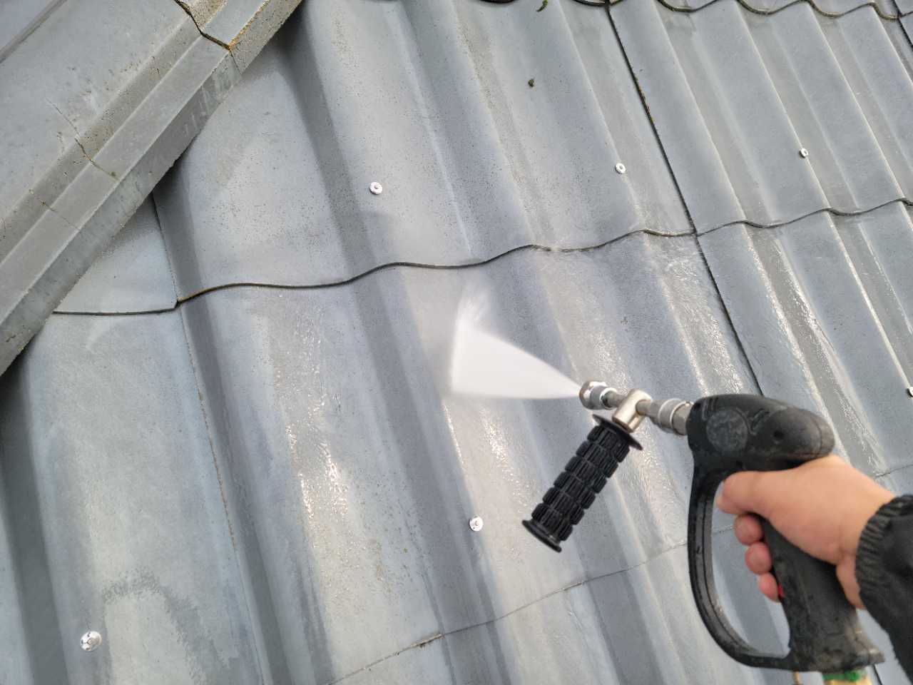 高圧洗浄します。