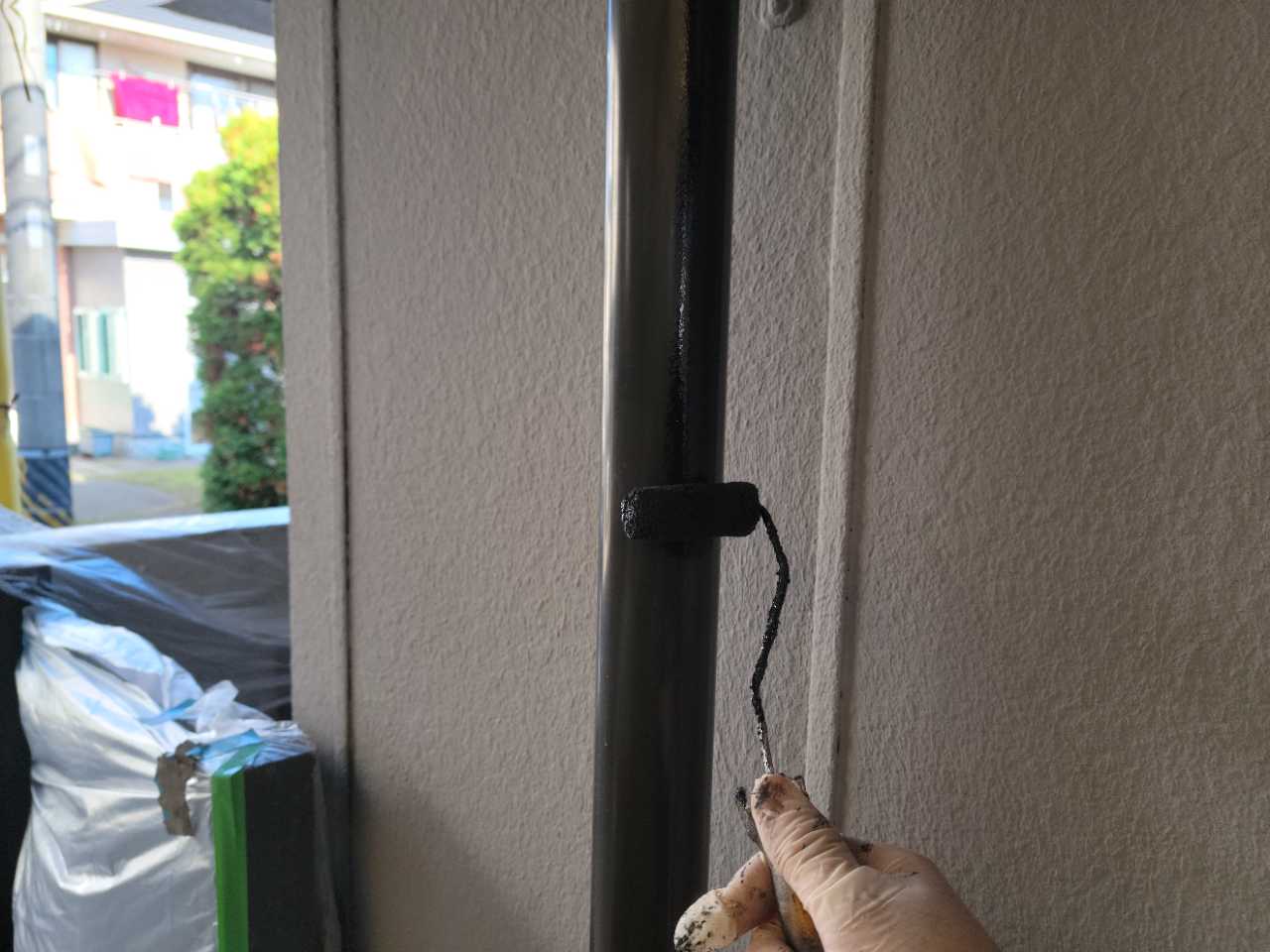 仕上げ塗装1回目です。