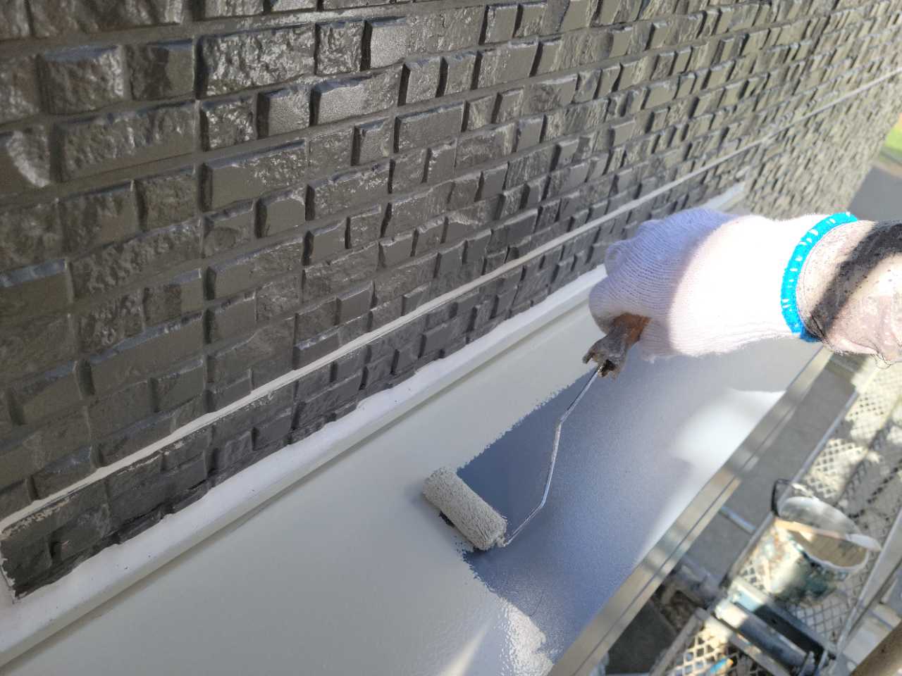 仕上げ塗装1回目です。