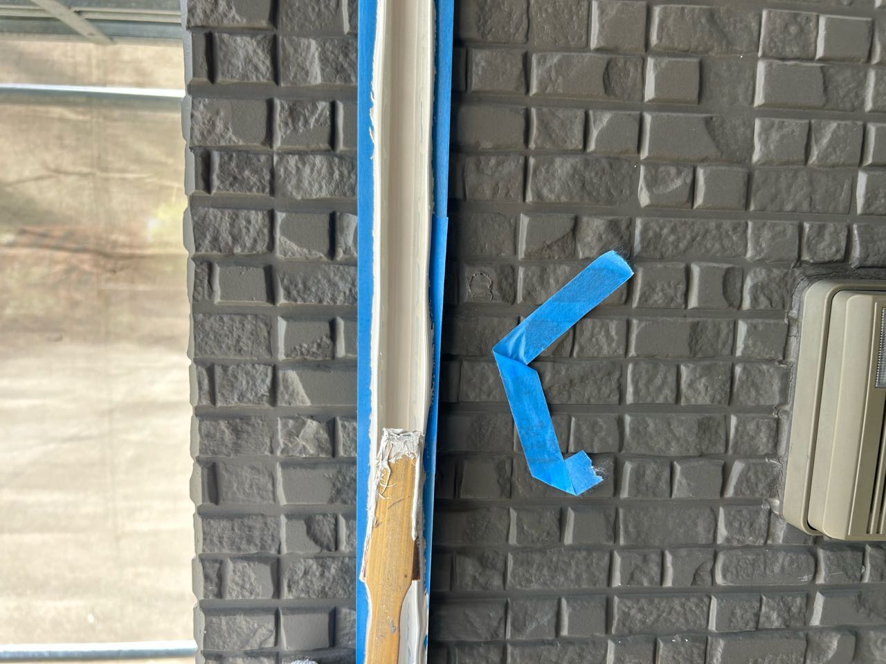 へらで押さえ込みます。