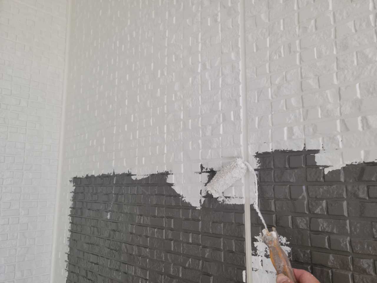 仕上げ塗装1回目です。