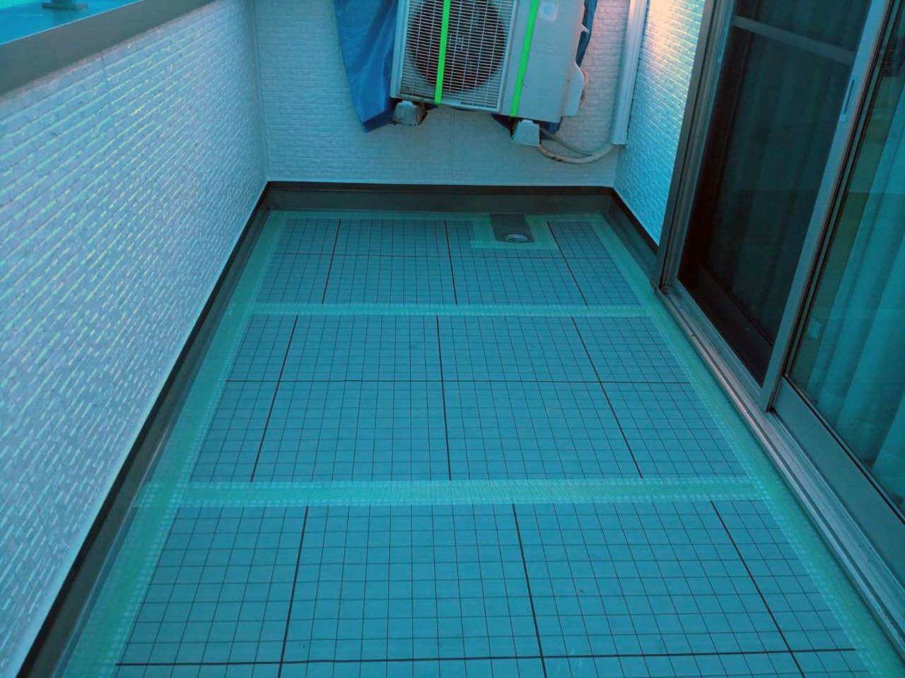 メッシュを貼り強度を上げます。