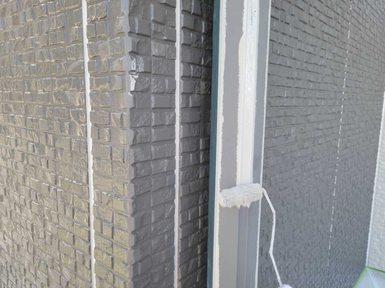 仕上げ塗装1回目です。