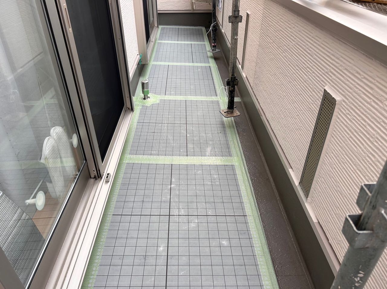 メッシュを貼り強度を上げます。