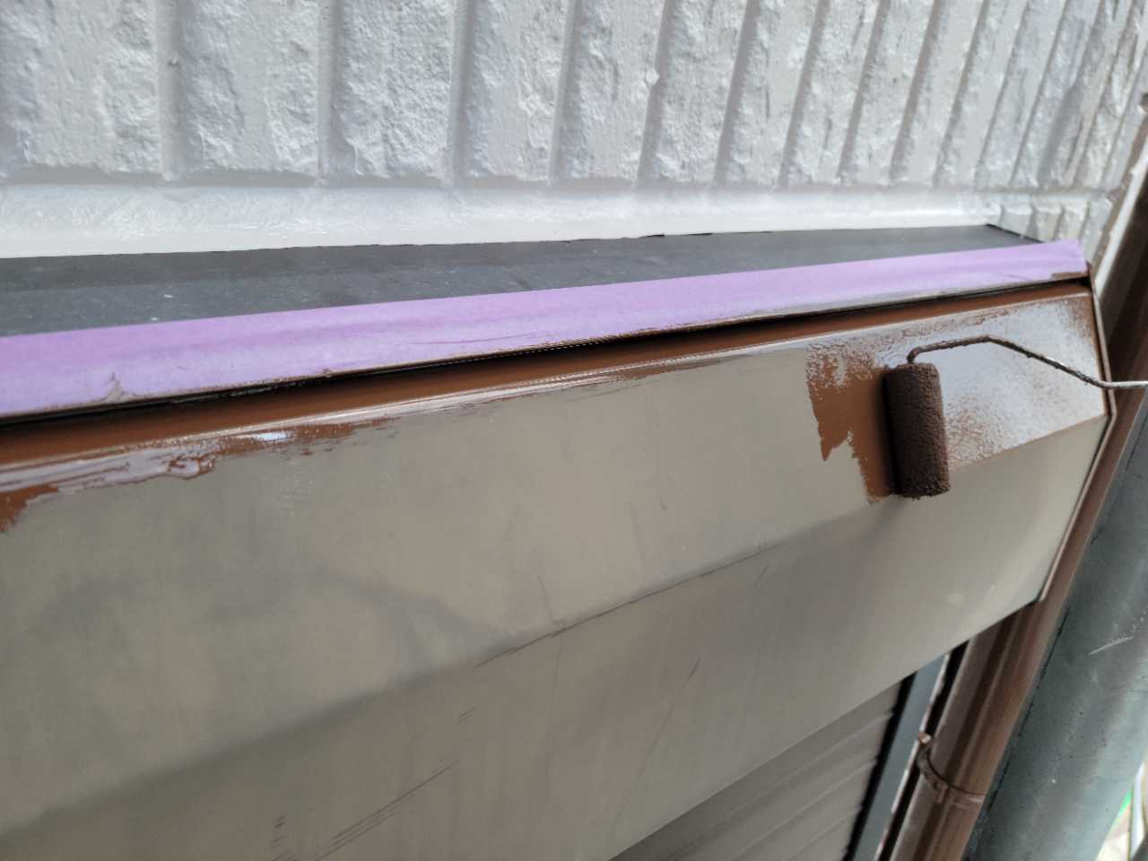 仕上げ塗装1回目です。