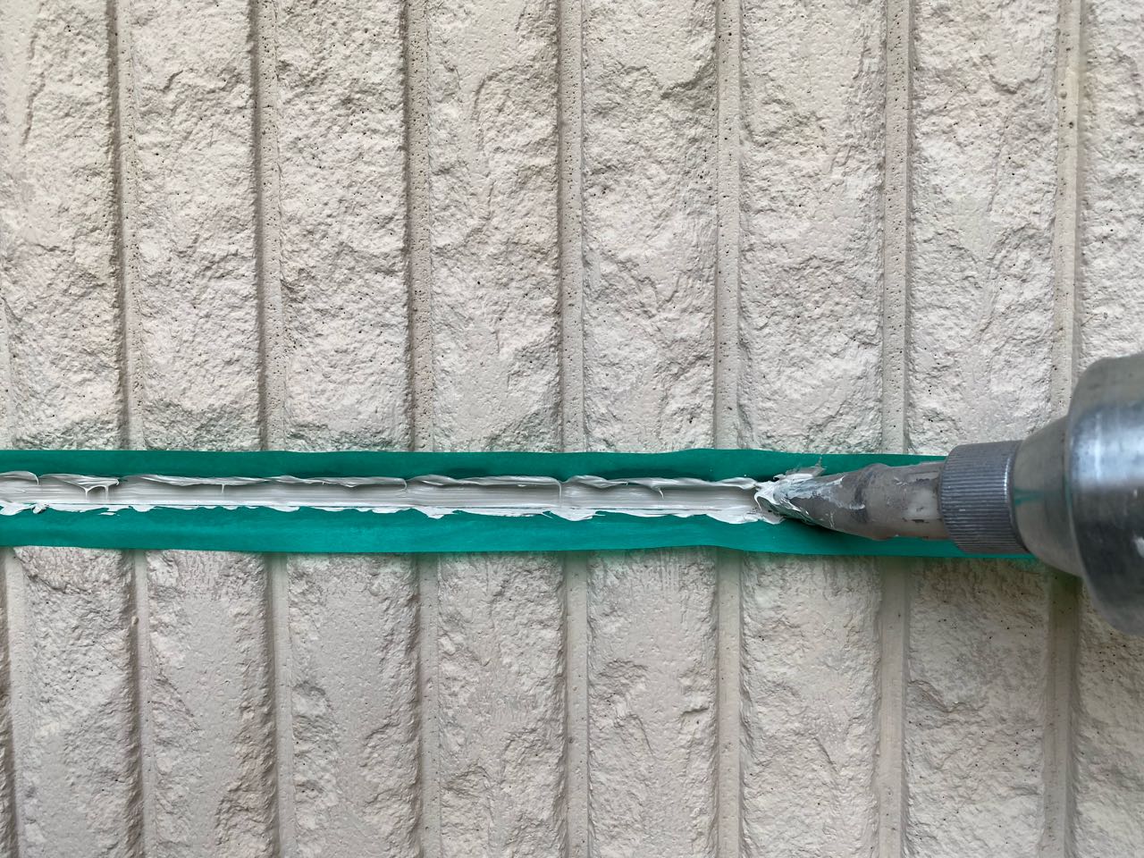 コーキング充填します。