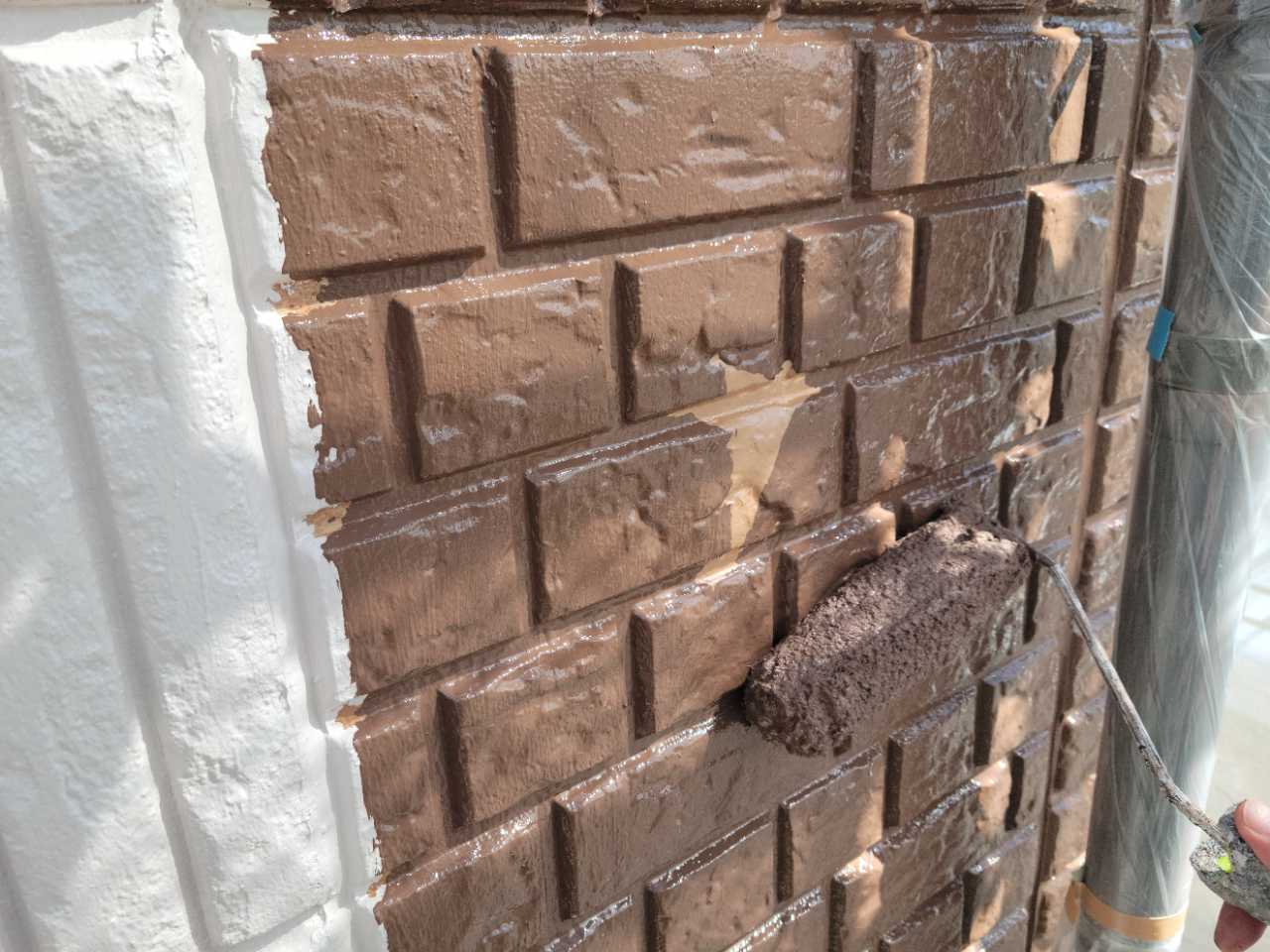 仕上げ塗装1回目です。