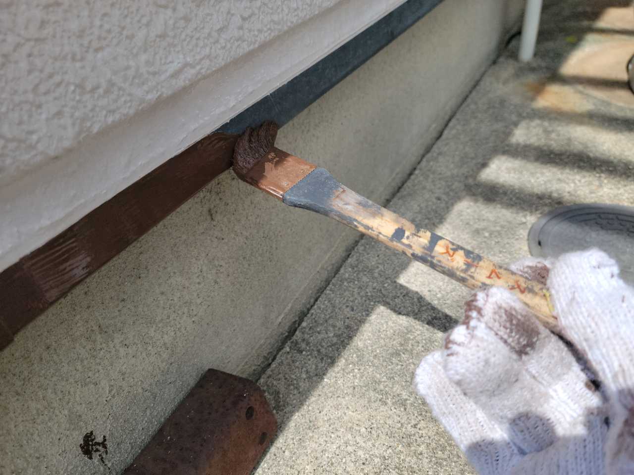 仕上げ塗装1回目です。