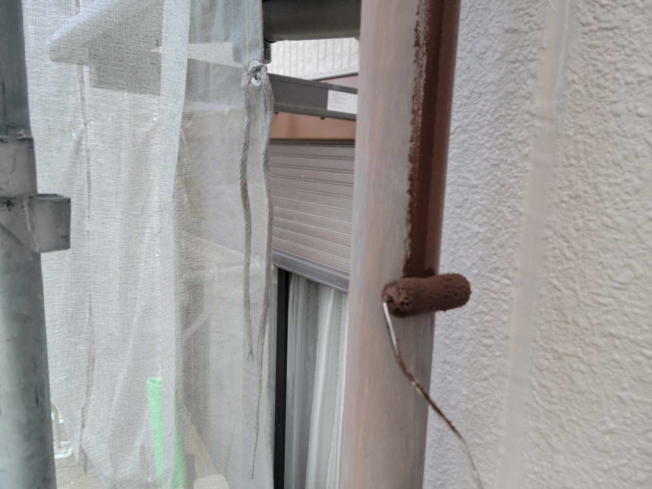 仕上げ塗装1回目です。