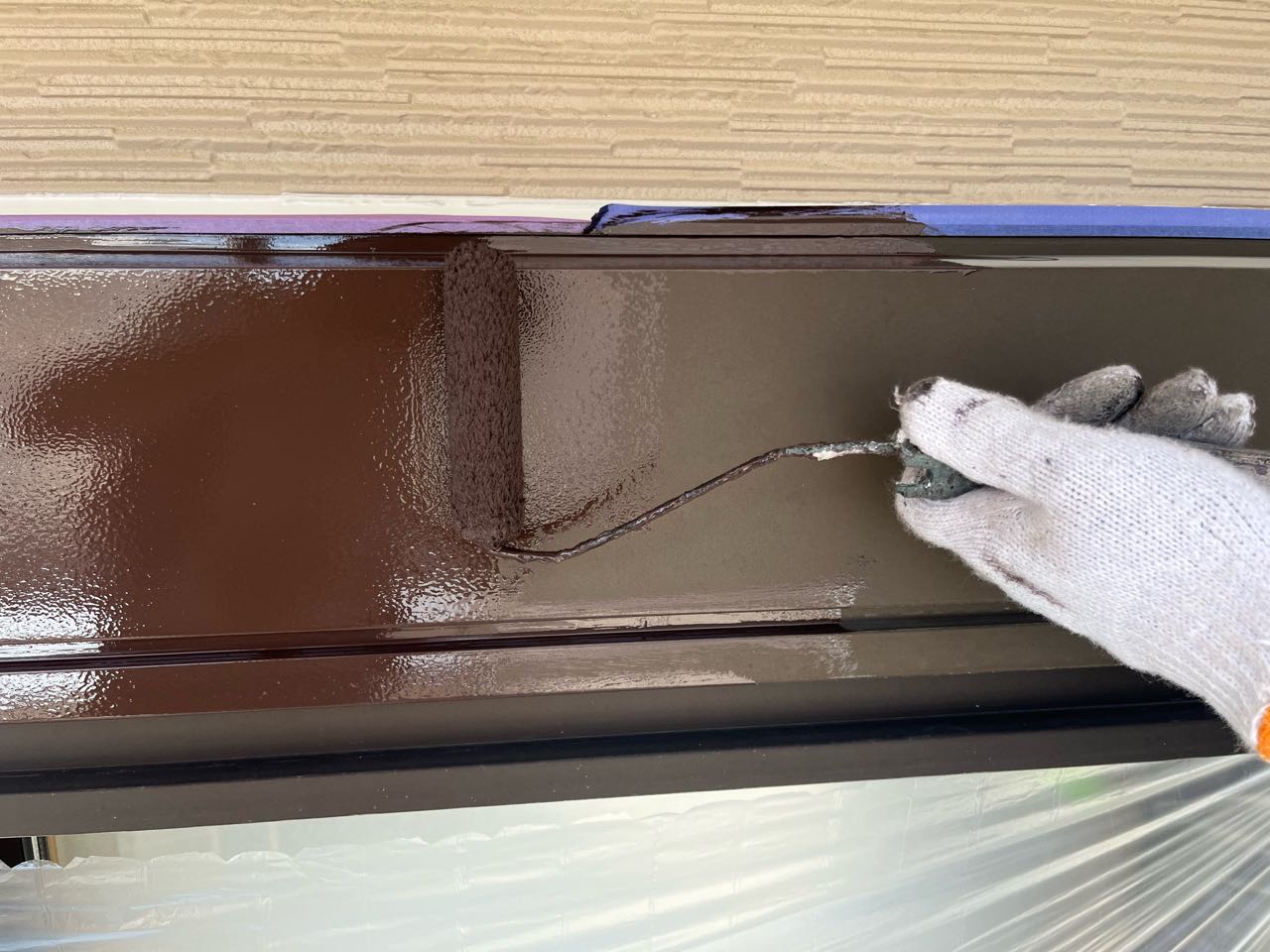 仕上げ塗装1回目です。