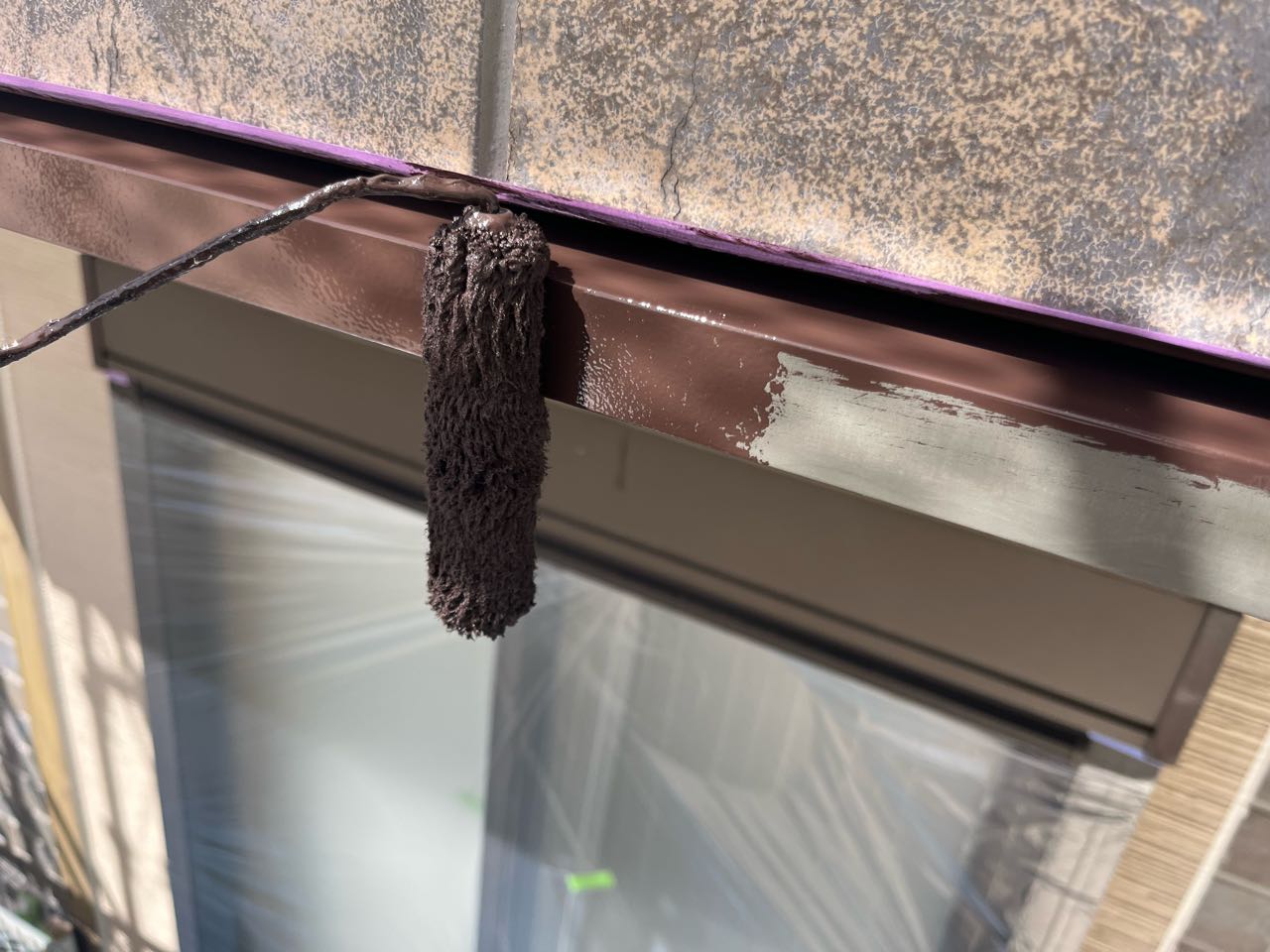 仕上げ塗装1回目です。