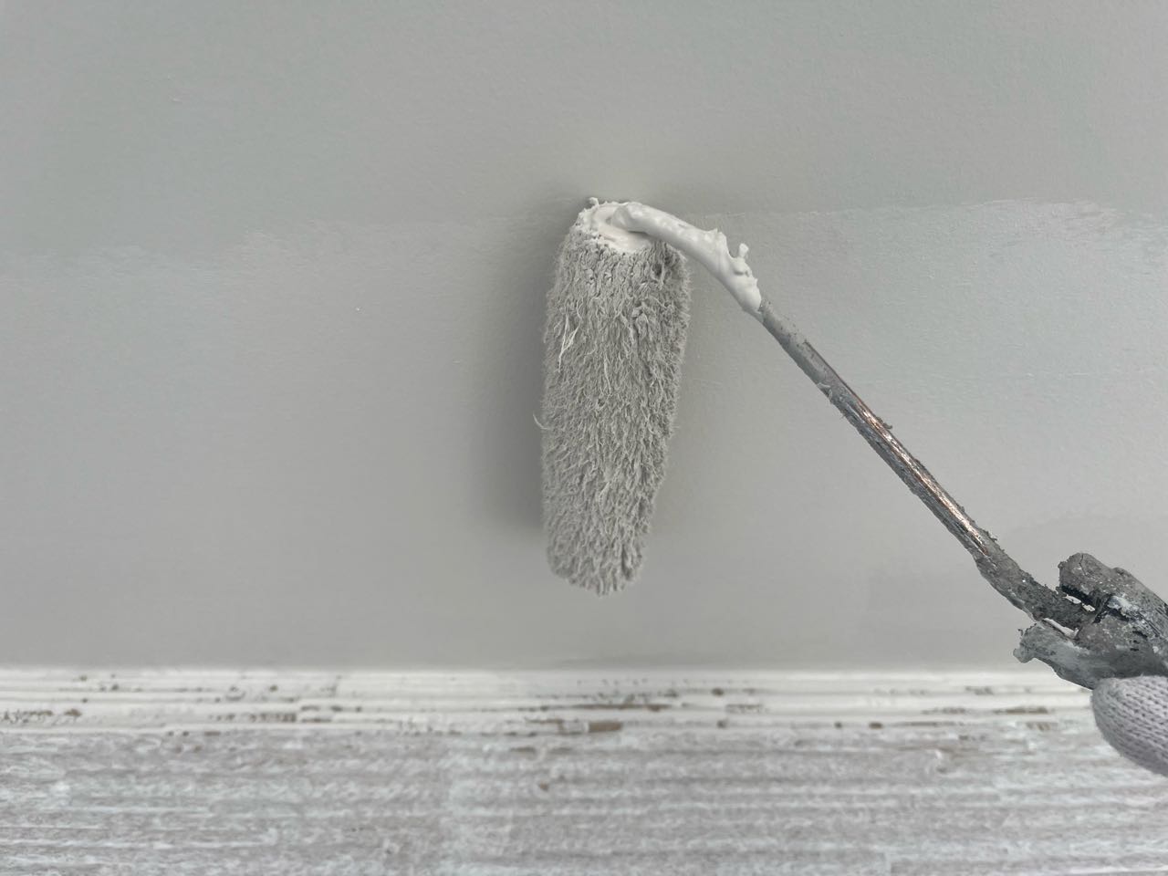 仕上げ塗装2回目です。