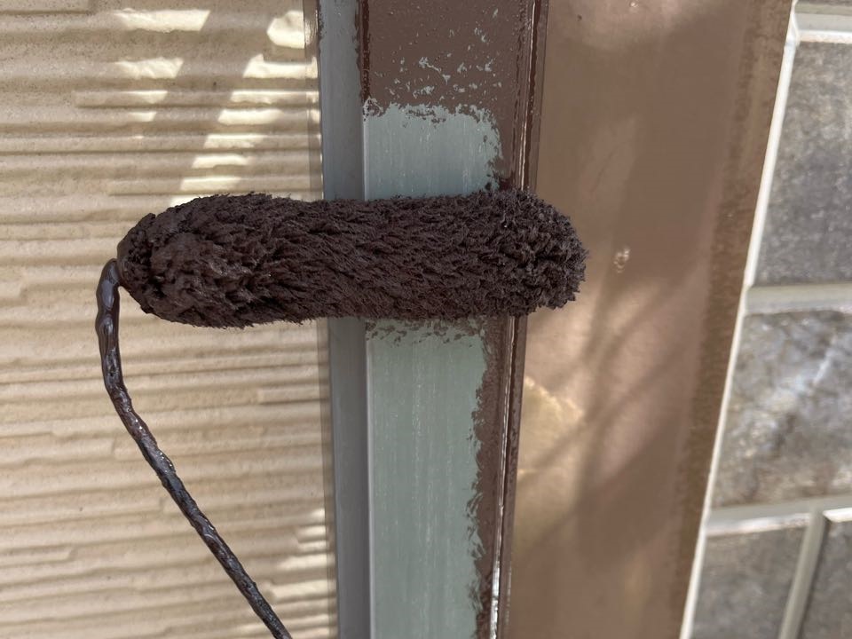 仕上げ塗装1回目です。