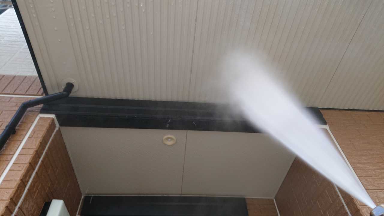 高圧洗浄します。