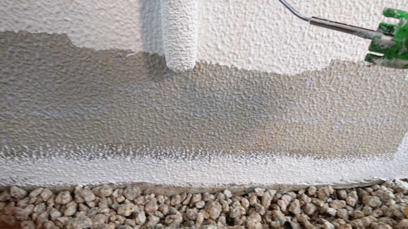 仕上げ塗装1回目です。