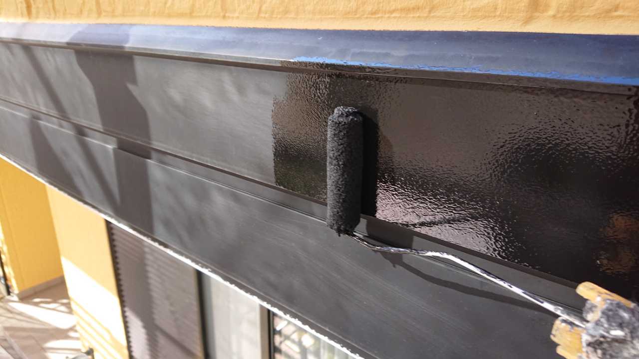 仕上げ塗装1回目です。