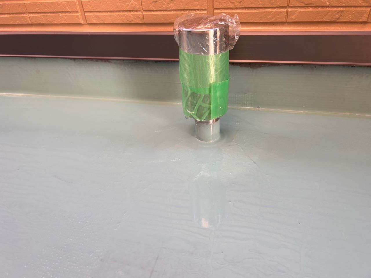 脱気筒を取付けます。