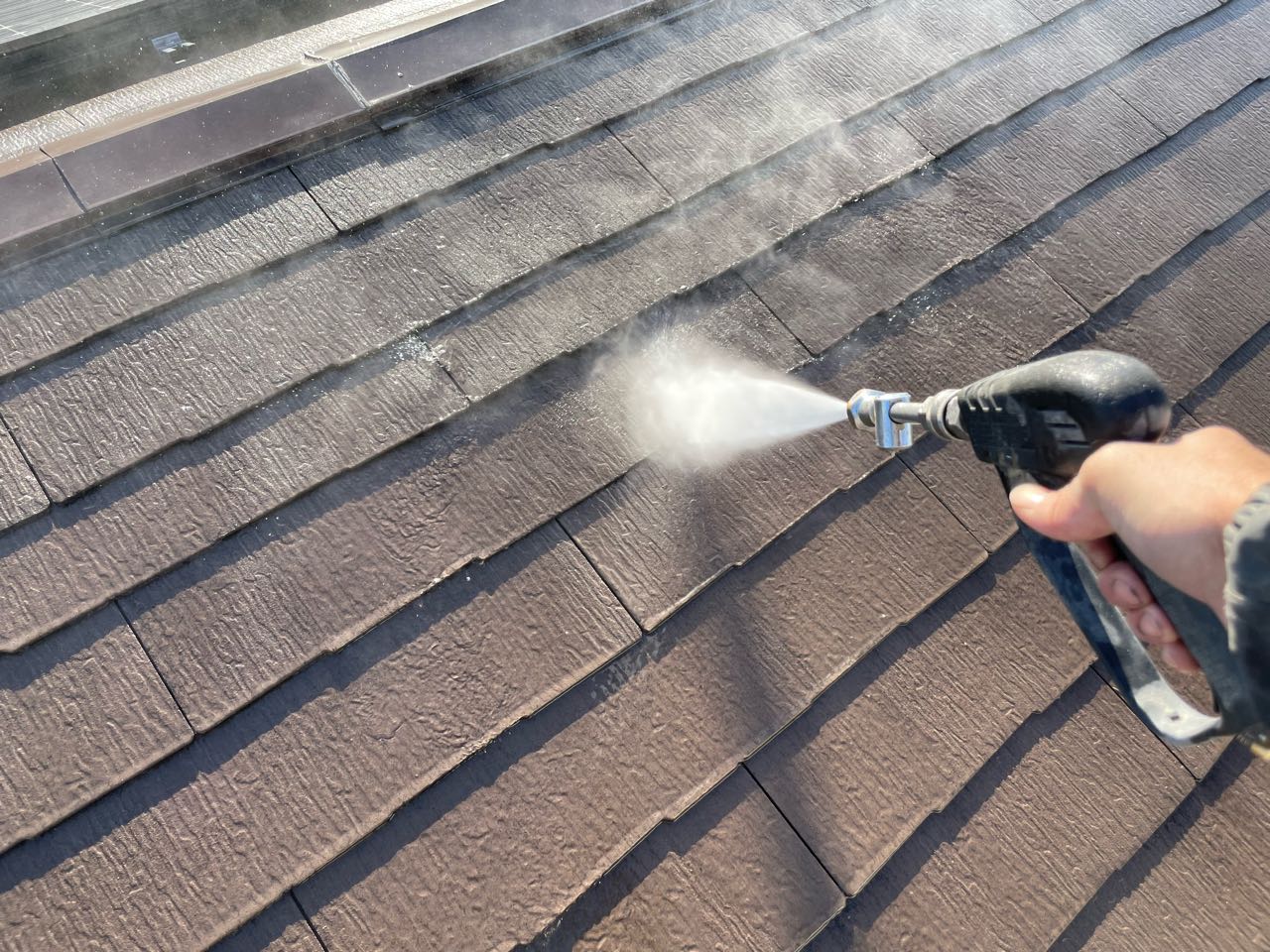 高圧洗浄します。