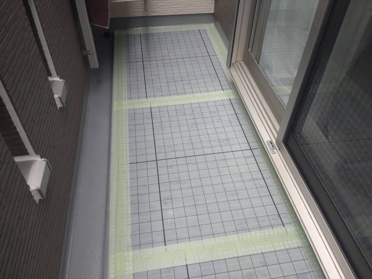 メッシュを貼り強度を上げます。