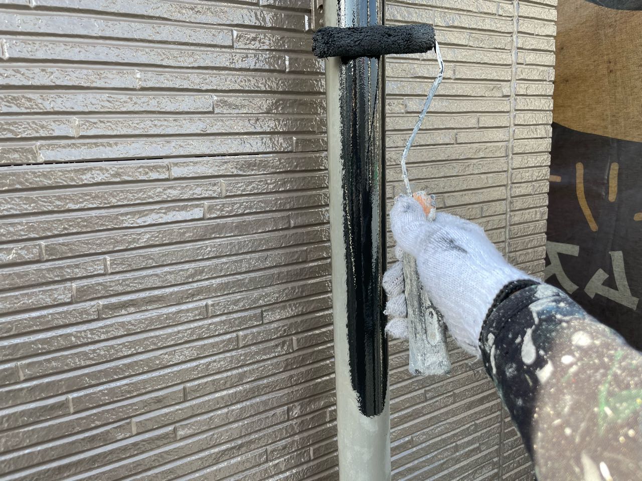 仕上げ塗装1回目です。