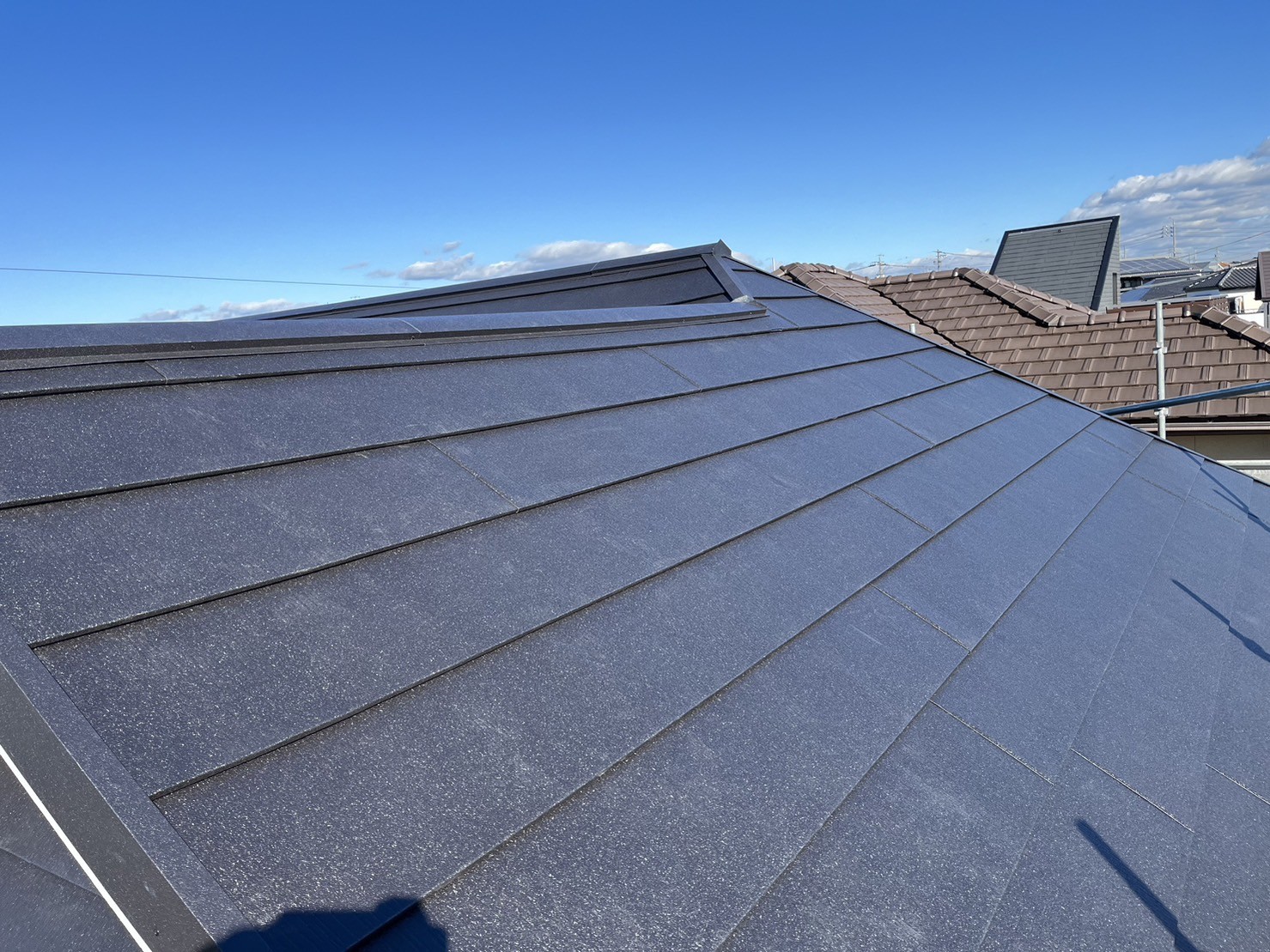 屋根材取り付けです。