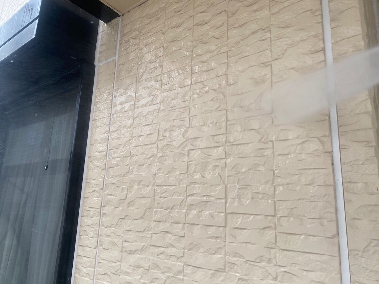 高圧洗浄します。